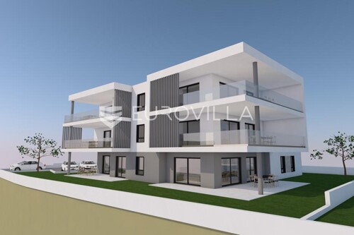 Šibenik, Tribunj, trosoban stan u prizemlju, NKP 152,95 m²