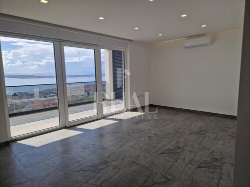 CRIKVENICA-STAN S PREKRASNIM POGLEDOM, 2S+DB OD 62 m2, DVA P
