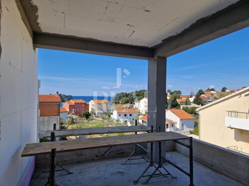 RAB-BANJOL, STAN NA DRUGOM KATU MANJE URBANE VILE, 2S+DB, BL