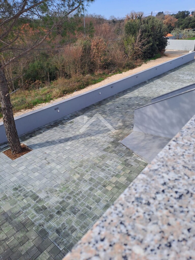 Image 6328327 - 10