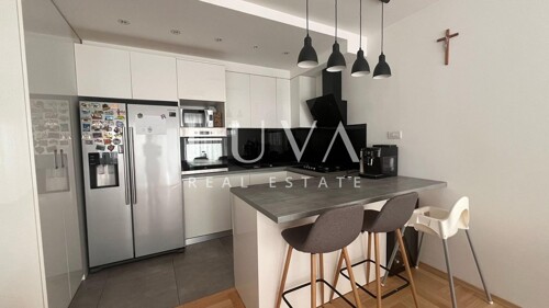 Thumbnail 6328487 - 4