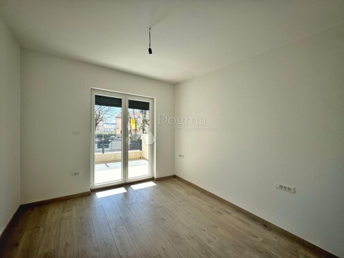 Thumbnail 6329166 - 10