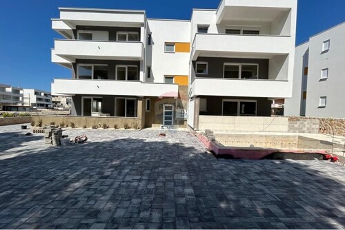 Thumbnail 6329277 - 10