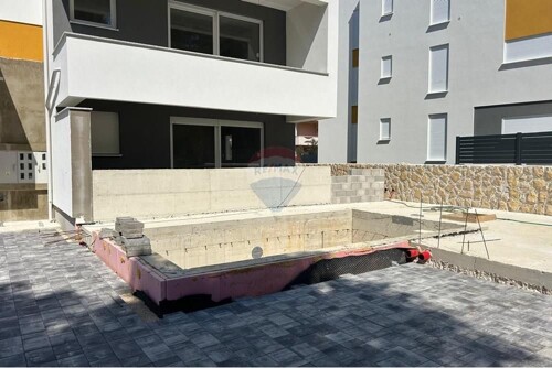 Thumbnail 6329277 - 1