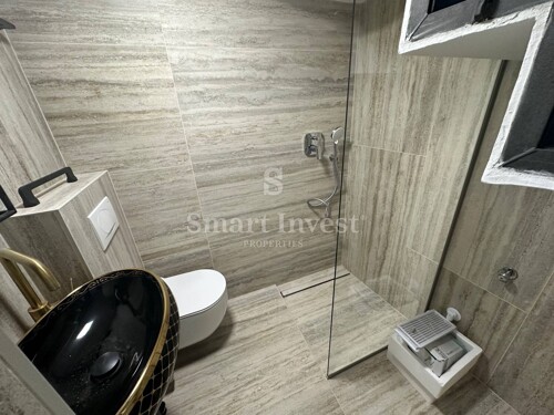 Thumbnail 6330068 - 6