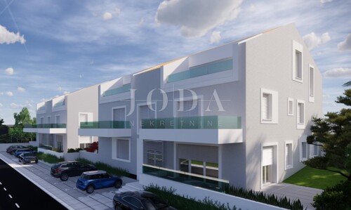 Novogradnja s okućnicom 250m od mora