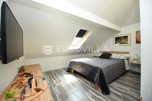 Thumbnail 6330187 - 3