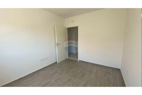 Thumbnail 6330303 - 3