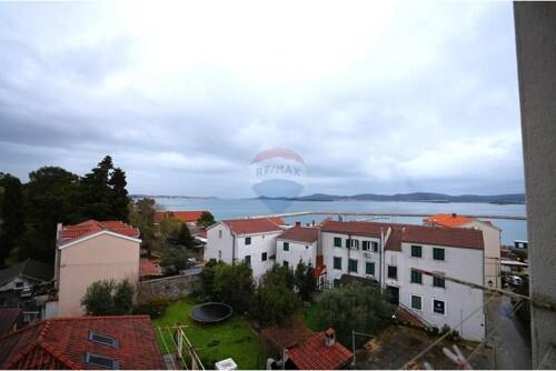 Garsonijera s pogledom na more i Biograd, centar - blizina p