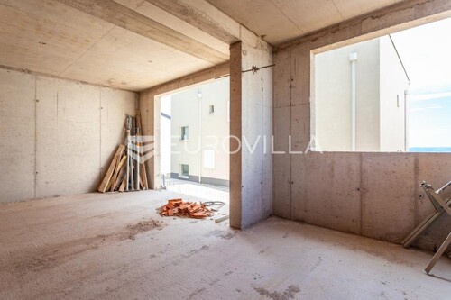 Thumbnail 6330676 - 6