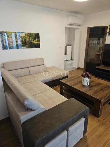 Namješten stan s bazenom i wellness prostorom – 154 m² + 151