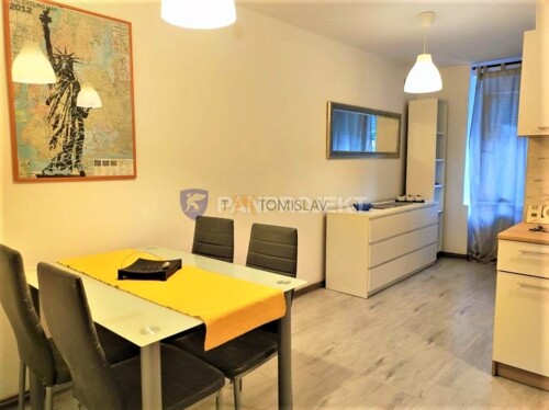 Stan u zgradi, 40 m2
