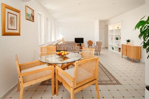 TOP LOKACIJA!! PRODAJA Bačvice novouređen lux trosoban stan, balkon