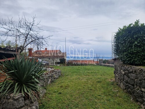 MATULJI, etaža kuće s okućnicom i pogledom na more