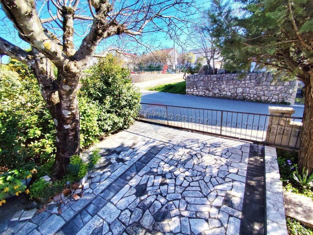Image 6332052 - 7