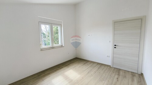 Thumbnail 6332056 - 9