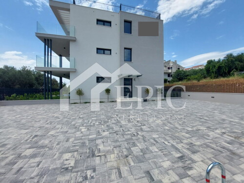 KOŽINO, ZADAR- TROSOBAN STAN S BAZENOM