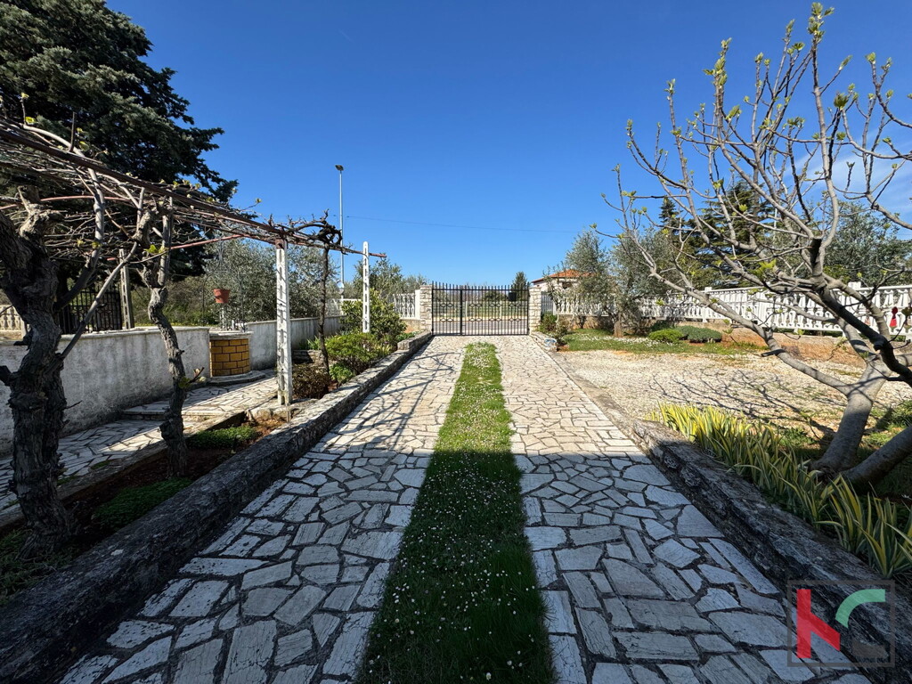 Image 6332652 - 12