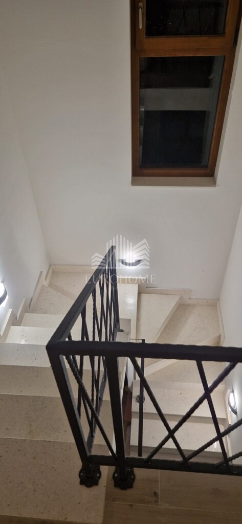 Image 6332676 - 8