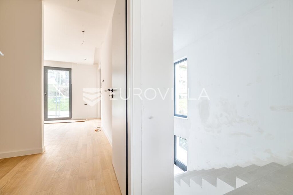 Image 6333380 - 4