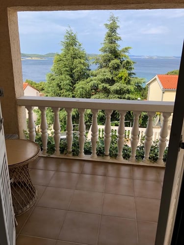 Drage, ZD županija, kuća cca 150 m2, garaža + dva vlastita parkirna mjesta