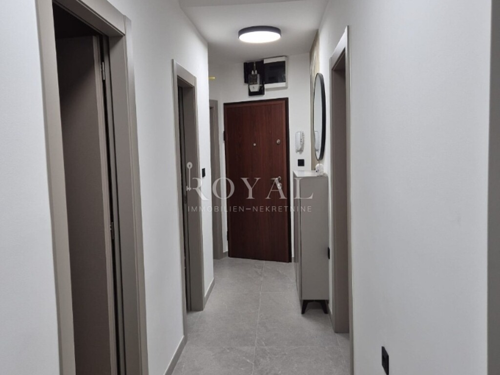 Image 6333651 - 9