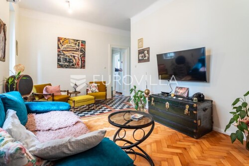 Šibenik, centar, prostran stan s velikom terasom, NKP 127,22 m²