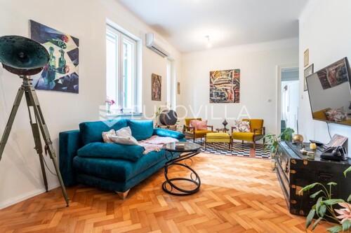 Šibenik, centar, prostran stan s velikom terasom, NKP 127,22 m²
