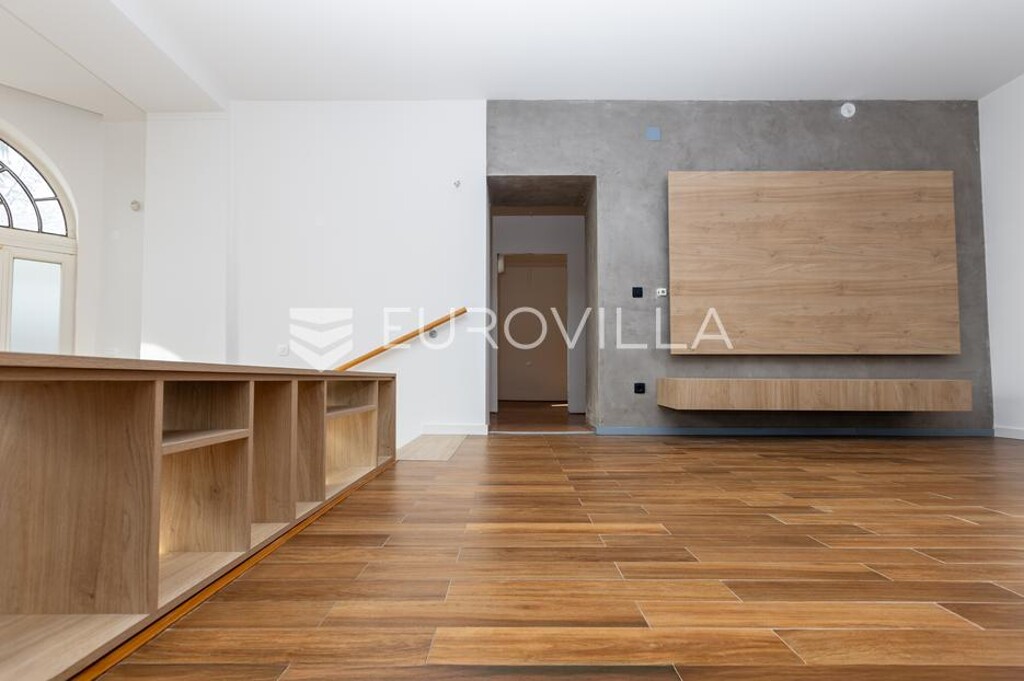 Image 6333929 - 7