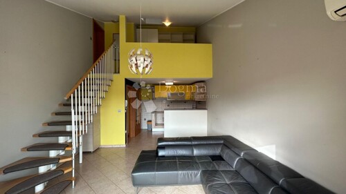 PRILIKA! DVOETAŽNI STAN 70 M2, 2 PARKINGA - Pula/Gregovica