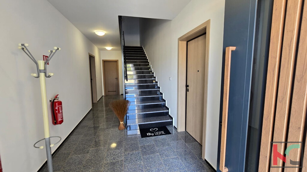 Image 6334937 - 9