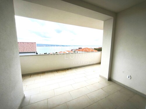 CRIKVENICA, SNIŽENO !! novogradnja, 2 lođe, 2 parkirna mjest