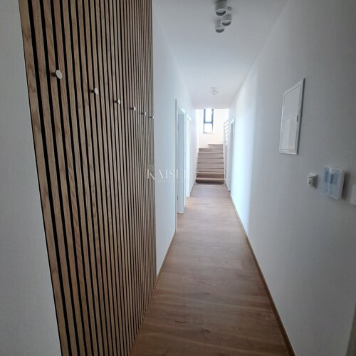 Thumbnail 6335122 - 12