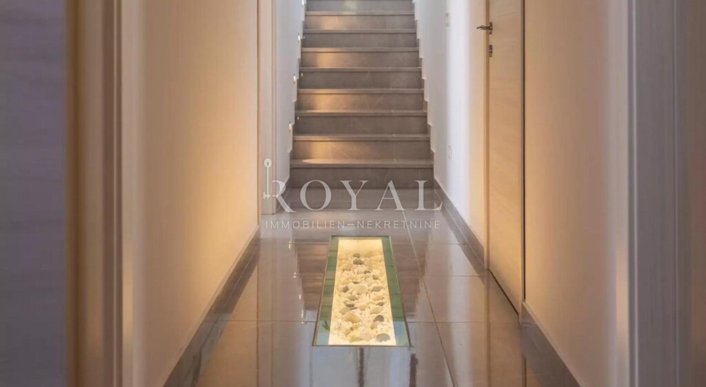 Image 6335406 - 23