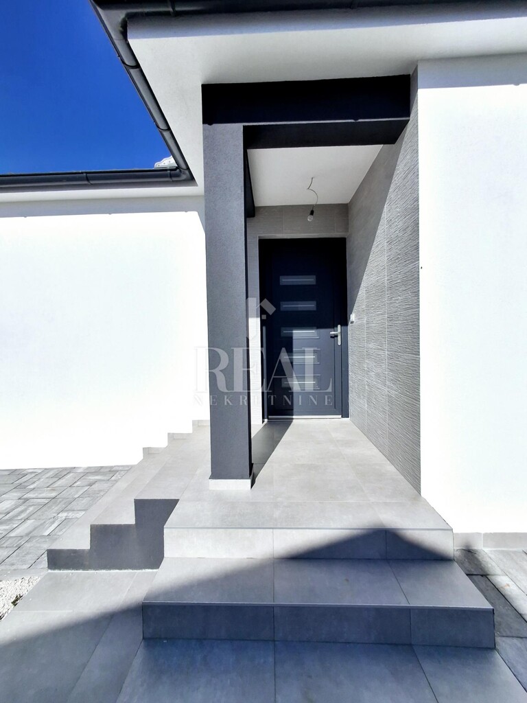 Image 6335444 - 8