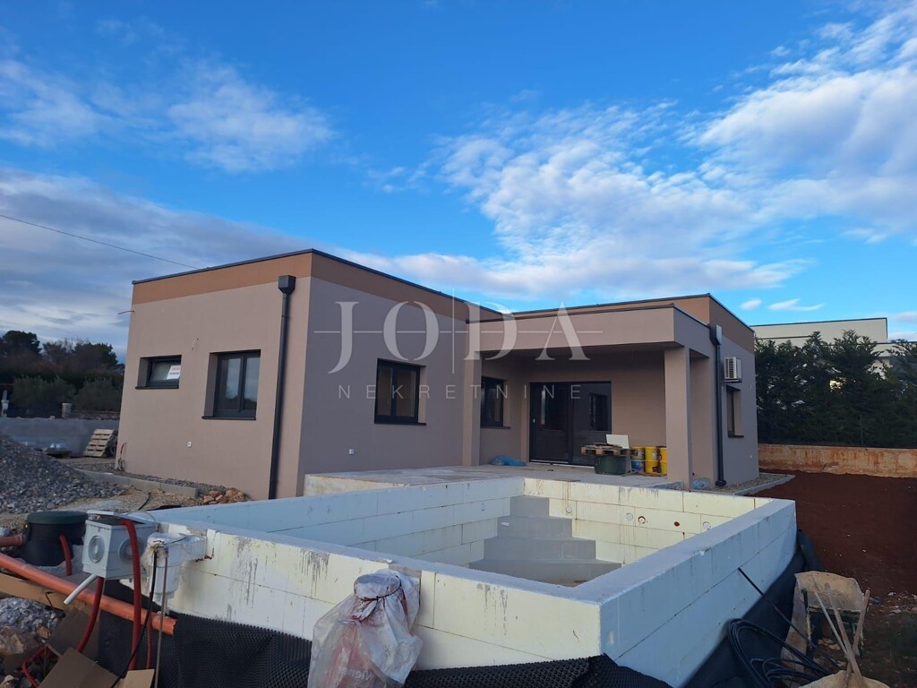 Image 6335503 - 3