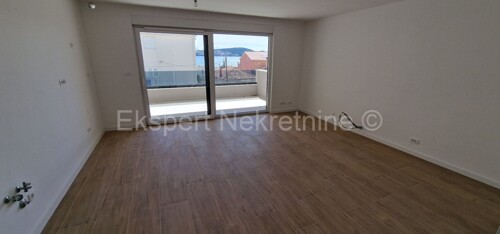 Thumbnail 6335622 - 3