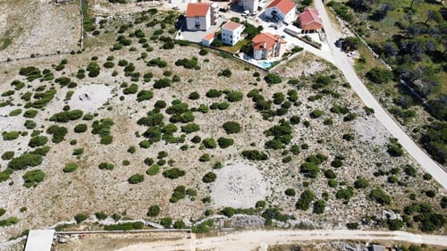 KOŠLJUN ( PAG ) ATRAKTIVNO GRAĐEVINSKO ZEMLJIŠTE 200 M OD MORA PRODAJA