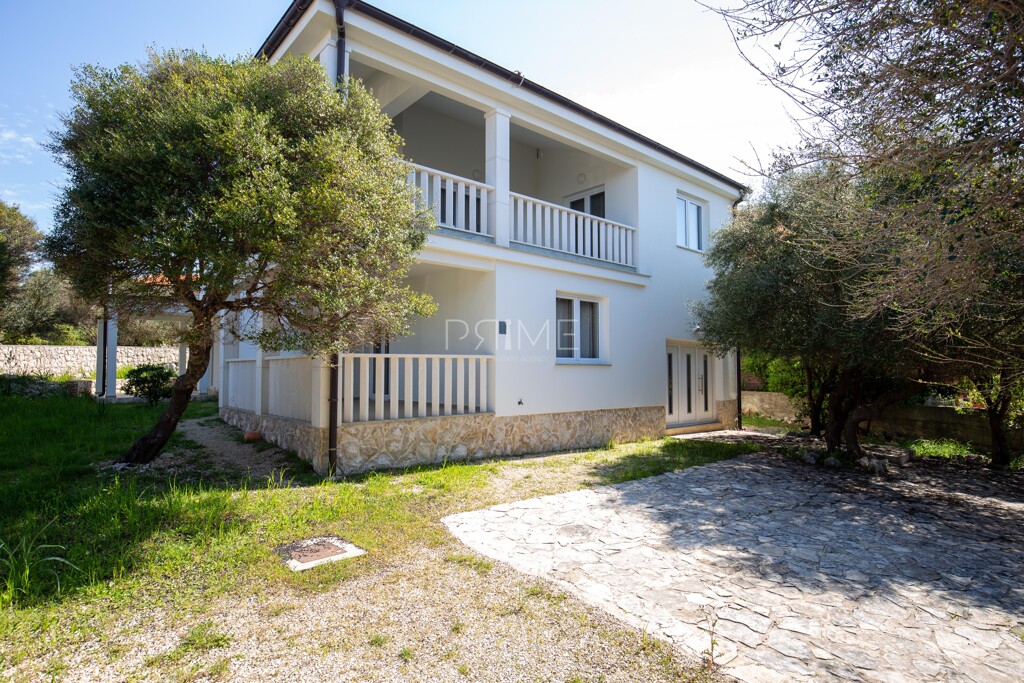 Image 6336037 - 7