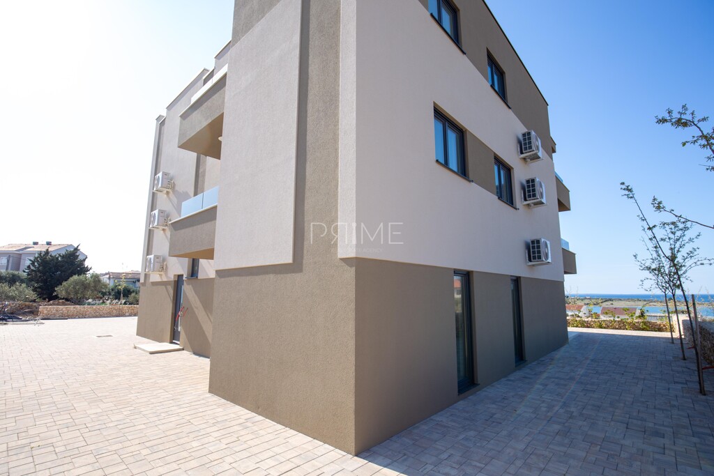 Image 6336630 - 7