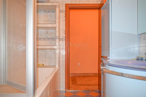 Thumbnail 6336943 - 12