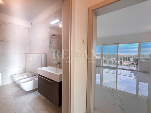 Thumbnail 6337070 - 10