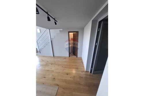 Thumbnail 6337072 - 6