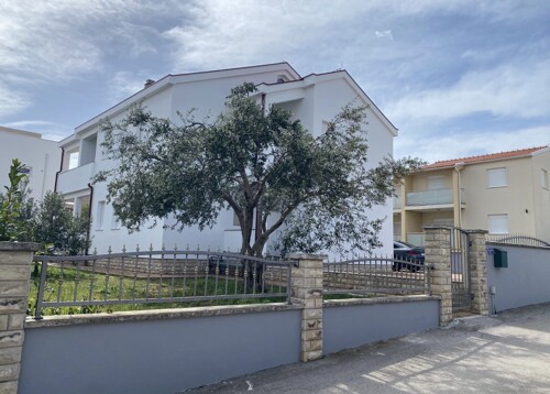 Vodice- odlična samostojeća kuća, pogled na more, ugodno okruženje !