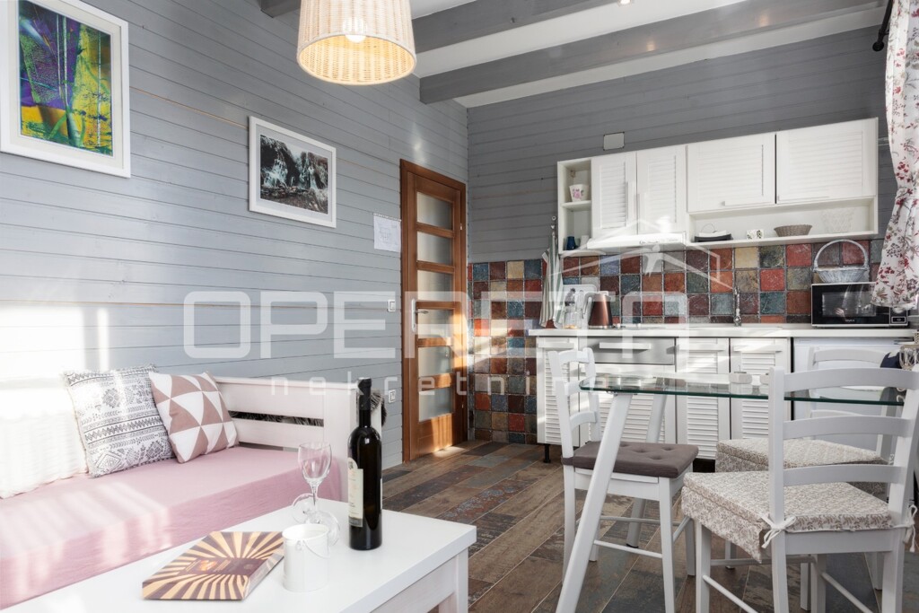 Image 6337842 - 9