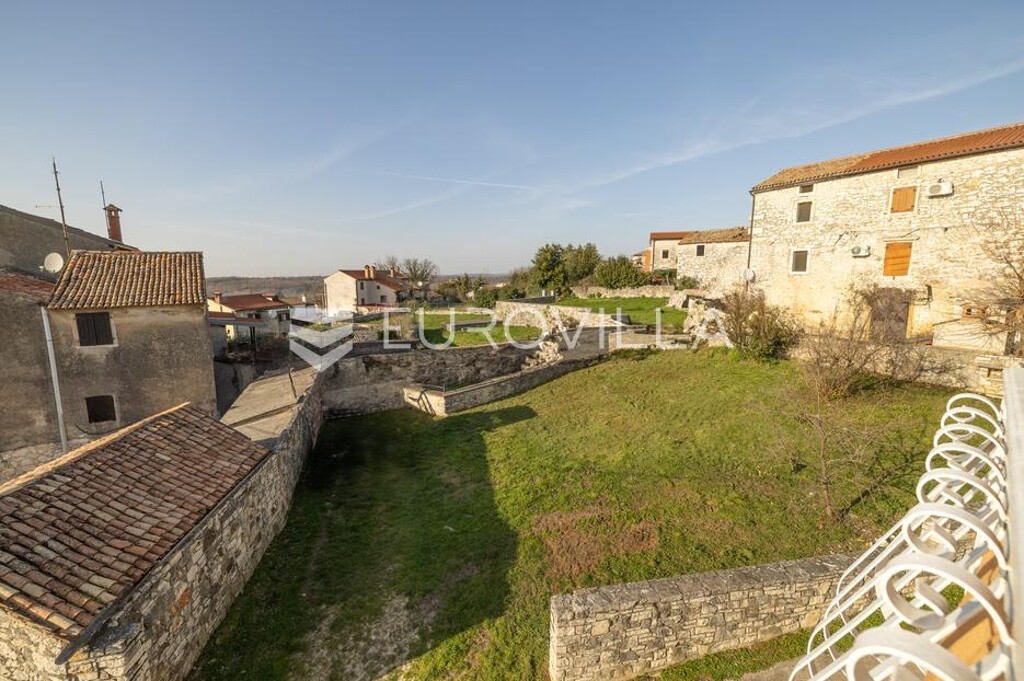 Image 6337917 - 7