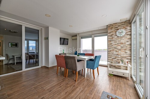 Thumbnail 6338045 - 5