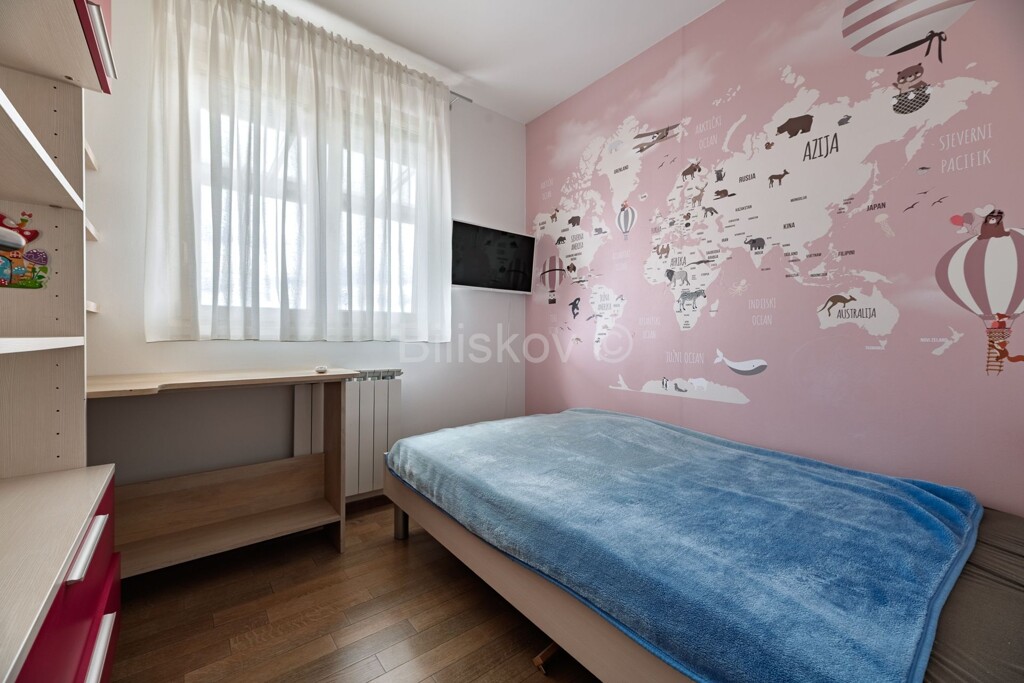 Image 6338045 - 8
