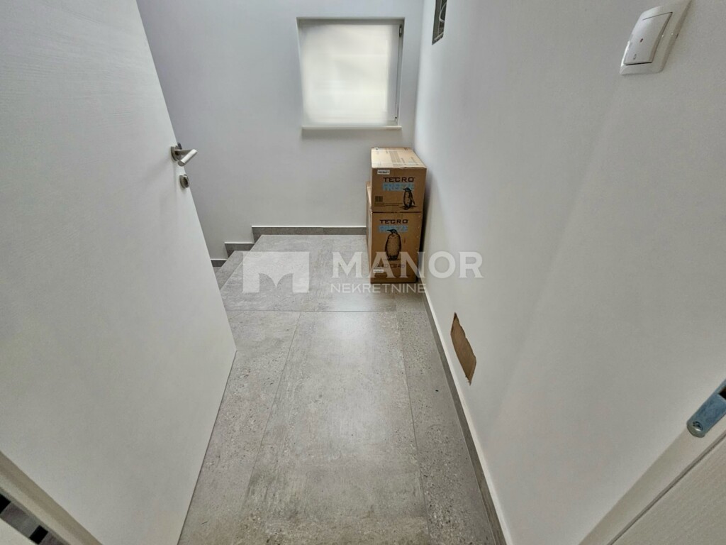 Image 6338080 - 7