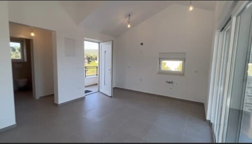 Thumbnail 6338084 - 5